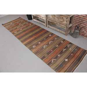 Alfombra Turca Kilim de 2.9x10.4 pies, Alfombra Vintage, Alfombra de Lana con Diseño Floral Marrón - Product Image 1