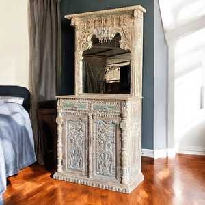 Cómoda de Madera Tallada - Product Image 2