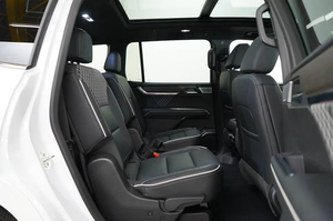 Muy limpio 2025 G M C A d i a All-New 3-Row SUV | Lujo de tamaño mediano | Tecnología avanzada | Export Ready - Product Image 4