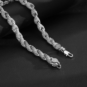 Bracelet en diamant de créateur en vente chaude, parfait pour le travail au bureau ou les fêtes et les cadeaux, disponible au meilleur prix en Inde - Product Image 6