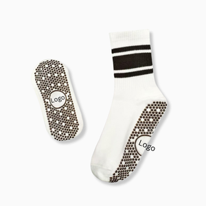 Chaussettes de yoga, de pilates et de barre avec logo personnalisé ODM, rayures jacquard, grip antidérapant, points antidérapants, rayures pour le bas du pied, commande en gros - Product Image 3