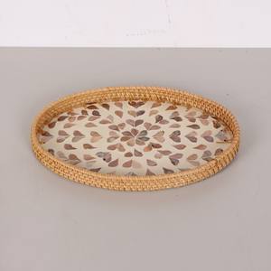 Plateau de service ovale en nacre et rotin fait main, durable, design mosaïque neutre pour cuisine et table à manger - Product Image 6