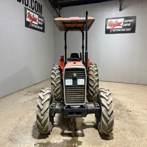 Tracteur Massey Ferguson 243, carburant diesel, avec auvent - Product Image 1