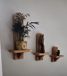 Cintre mural en bois élégant fait à la main, idéal pour les murs de bureau et la décoration d'entrée des maisons traditionnelles - Product Image 1