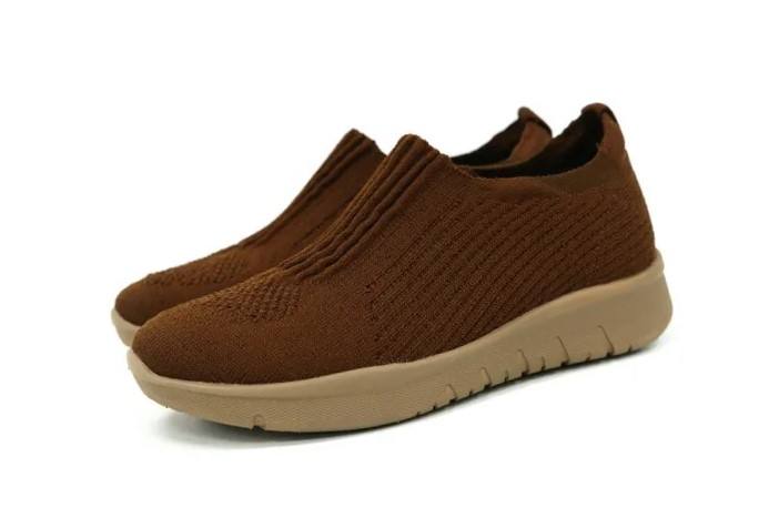 สีน้ำตาลเข้ม