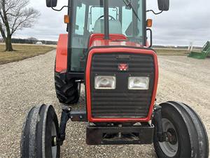 Tracteur Massey Ferguson 492 d'occasion à vendre Tracteur agricole Massey Ferguson 492 Tracteur agricole à 4 roues - Product Image 4