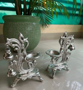 Campanas Diya de Plata Alemana Antigua de Diseño, Recuerdo de Boda, Regalo de Regreso, Diya de Metal Decorativo para el Hogar, Regalo de Inauguración de Casa, Regalo de Diwali - Product Image 2