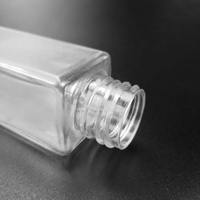 Bouteille rectangulaire en plastique PET personnalisée de 130 ml avec pulvérisateur à pompe, impression sérigraphique, emballage pour spray d'alcool, savon liquide, lotion, E-088