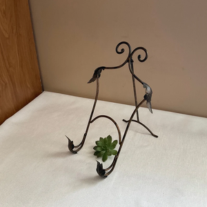 Soporte Minimalista de Hierro para Exhibición Moderna con Etiquetado Privado, que Ofrece Líneas Limpias y un Aspecto Metálico Sutil - Product Image 2