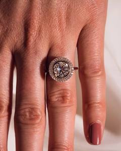 Anillo de boda de moda con estilo de oro rosa vintage, Diamante de moissanita Halo de corte redondo para compromiso, regalo de aniversario o fiesta - Product Image 2