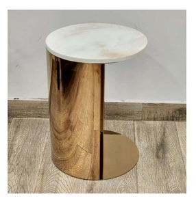 Table d'appoint en métal d'inspiration vintage avec finition antique avec dessus en marbre recouvert de poudre dorée au meilleur prix disponible - Product Image 1