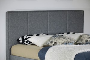 Meilleur prix pour le lit Alex au design moderne, en bois massif, avec cadre en mousse, lits rembourrés de haute qualité en tissu velours - Product Image 4