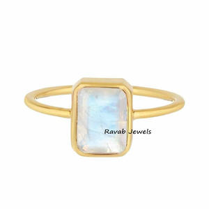 แหวน925สเตอร์ลิงลายรุ้งมูนสโตนดีไซน์จากโรงงาน2025ทรงสี่เหลี่ยมผืนผ้าขนาด8x10มม. สำหรับงานแต่งงานงานปาร์ตี้ - Product Image 1