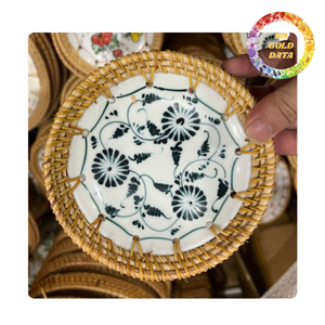 เสื่อรองจานหวายลายแม่มุกในถาด | ทำจากหวายธรรมชาติที่มีรูปร่างและขนาดแตกต่างกัน - Product Image 1