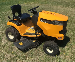 Tractor Cortacésped Industrial Cub Cadet XT1 LT46 Serie Enduro de 24HP y 4 Tiempos, Ideal para Jardines Grandes, Superventas - Product Image 1