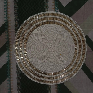 Nouvel arrivage de napperons en verre de couleur blanche mélangée Ensemble de sous-verres mignon pour les événements de mariage en Inde Mats et tampons de style nouveau - Product Image 1