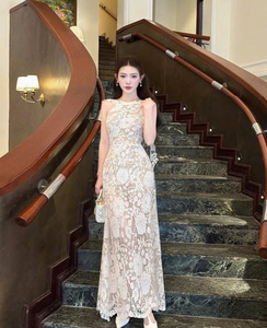 Une robe en dentelle blanche immaculée qui évoque une allure douce made in Vietnam - Product Image 4