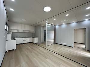 Casa Prefabricada de Lujo de 20 pies y 2 Dormitorios, Acabado de Alta Gama, Totalmente Decorada, Terraza en el Techo con Tragaluz + ENVÍO GRATUITO - Product Image 5