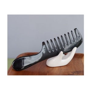 Auténtico peine de cuerno respetuoso con el medio ambiente, herramienta hecha a mano duradera, acabado pulido suave, hecho de cuerno, ideal para el peinado diario del cabello - Product Image 4