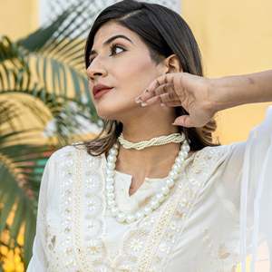 Ensemble de boucles d'oreilles et de collier long en perles multicouches Bijoux de mode pour femmes et filles pour la fête et le mariage - Product Image 4