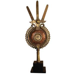 Sculpture métallique moderne décorative pour un style d'intérieur sophistiqué, créant un centre de table artistique et un équilibre - Product Image 2