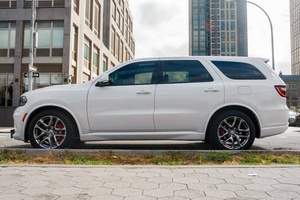 SUV Usada de Alto Rendimiento, Tamaño Completo, 2023, Motor V8 de 6.4L, Ajuste Deportivo, Tracción en las Cuatro Ruedas y Características Premium, Sin Accidentes - Product Image 4