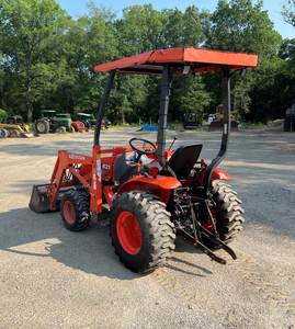 Tractor Kubota B21 2002: Potencia Utilitaria Compacta con Durabilidad y Versatilidad Comprobadas - Product Image 3