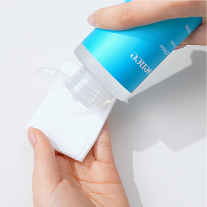 Pulizia ecologica dal coreano (acqua detergente vegana per la pelle sensibile), formulazione senza coloranti e fragranze