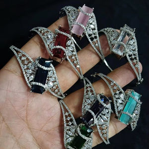 AMERICAN DIAMOND CUBIC ZIRCON ESTILO CLÁSICO Y PULSERAS DE DIAMANTES ARTIFICADOS Y CHAPADO EN PLATA PARA MUJER REGALO DE JOYERÍA DE BODA - Product Image 1