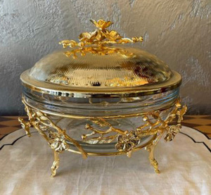 Plat de service en laiton et verre avec couvercle pour la maison Restaurants et ustensiles de cuisine décor de plat de service de nourriture plat de service de couleur dorée - Product Image 2