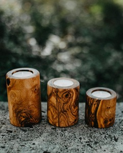 Bougeoir en bois à six colonnes, idéal pour la décoration intérieure, centre de table et éclairage festif, fabriqué à la main en Inde - Product Image 1