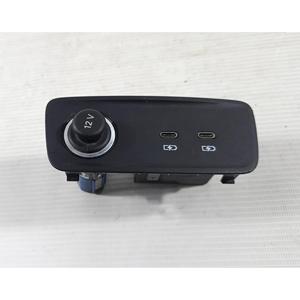 Prise AUX/USB pour Audi Q3 Série (F3B) 575035954 (18>) - Product Image 2
