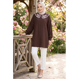 เสื้อคลุมฮิญาบสีน้ำตาลมีปกปัก - Product Image 1