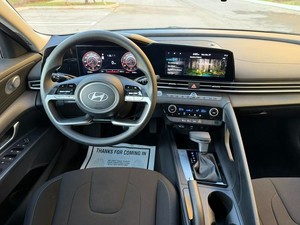 IMPRESIONANTE Hy-un-dai El-an-tra SEL 2024 CON TRANSMISIÓN AUTOMÁTICA - Product Image 2