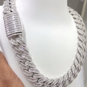 Cadena de Eslabones Cubanos de Lujo con Moissanita Helada, 44 Quilates, 20mm, Acabado en Oro Blanco, Bañado en Rodio, Joyería Hip Hop Ortodoxa - Product Image 1