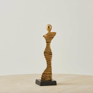 Sculptures uniques en métal LADY et statues artistiques Ornements décoratifs pour bureau à domicile et espaces de vie modernes avec élégance - Product Image 3