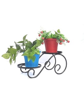 Macetas de metal de moda Eleve su espacio con diseños de moda Macetas colgantes para balcón Sala de estar - Product Image 2