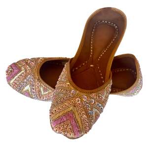 Khussa léger pour femmes, nouveau style Punjabi Khussa pour mariage, décontracté et extérieur, mode d'hiver avec doublure en maille imprimée - Product Image 1