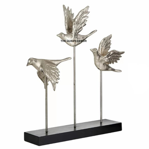 Sculpture de plume en métal finition argentée élégante avec base robuste pour la décoration du salon, décoration de maison élégante et luxueuse, décoration de table - Product Image 3