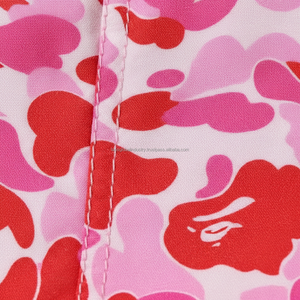 กางเกงขาสั้นลายพรางสีชมพูสำหรับผู้ชาย พิมพ์โลโก้ได้ ผ้าตาข่ายแห้งเร็ว เหมาะสำหรับฝึกซ้อมบาสเกตบอล ใส่สบายๆ ในฤดูร้อน แบบซับลิเมชั่น - Product Image 4