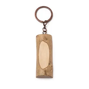 Portachiavi Personalizzato in Legno Bubb, Gadget in Legno Unici e Personalizzati - Product Image 1