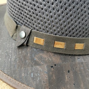 Chapeau en liège brun avec filet et dentelle brune - Product Image 3