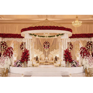 Mandap de Boda Clásico Tradicional de Tres Columnas Tallado en Madera Ligera Tratada, Hecho a Medida para Bodas en EE. UU. - Product Image 1