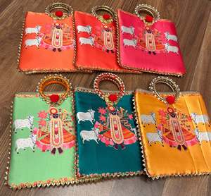 Bolso de mano con estampado hecho a mano de diseñador para mujer al por mayor indio Forro de algodón con patrón redondo para devoluciones y regalos de boda - Product Image 1