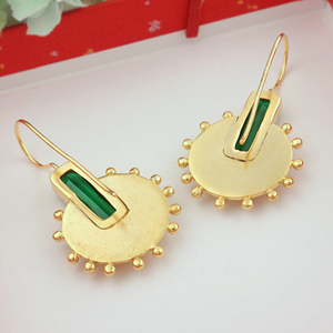 Pendiente de gancho de cuarzo Esmeralda, pendiente martillado de diseñador con cuentas, chapado en oro, gota colgante de moda para mujer, venta al por mayor - Product Image 5