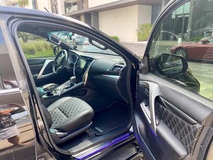 SUPER OFERTA 2019 MIT-SUB-ISHI MO-NTE-RO SP-O-RT SIGNATURE EDITION, TRANSMISIÓN AUTOMÁTICA, ASIENTOS DE CUERO - Product Image 2