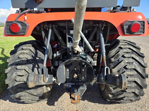 Nouveau tracteur compact Kioti NS6010 HST de 60 CV avec transmission hydrostatique 4x4, équipement agricole diesel, prêt pour le chargement, en vente maintenant - Product Image 2