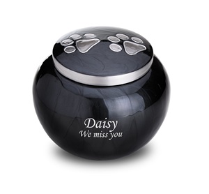 Urna de cremación de metal de latón de calidad superior hecha a mano, último diseño de estilo europeo para cenizas de perros y gatos - Product Image 1