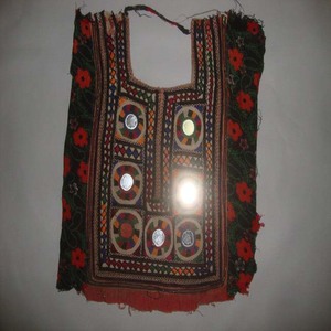 Vintage Invierno Banjara Cuello Yugo Bordado Espejo Trabajo Apliques Parche para Coser Vestidos de Moda Afgana Tela de Tamaño Libre - Product Image 4