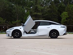 Auto Usado Chino 2023, Modelo Trumpchi Hyper-GT, Gasolina, con Precio Confiable y Carga Rápida - Product Image 4